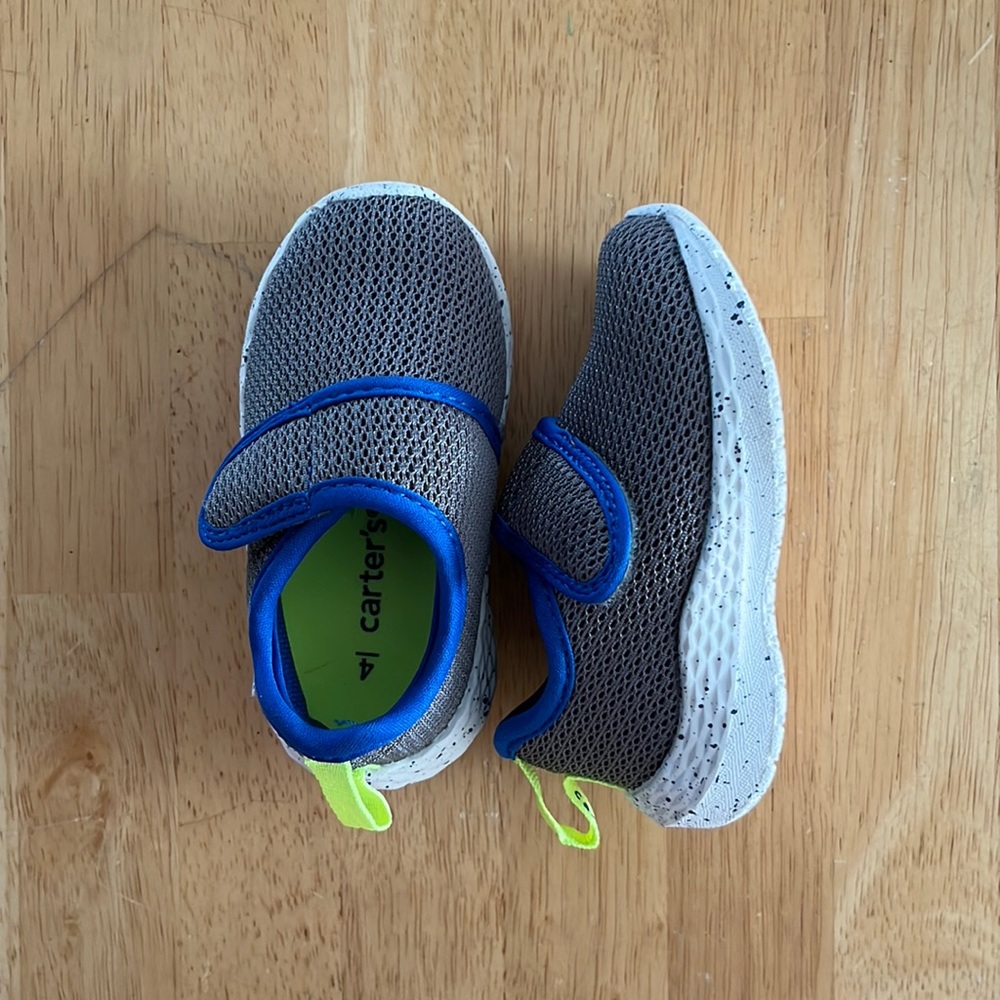 NWOT Carter’s toddler sneakers size 4